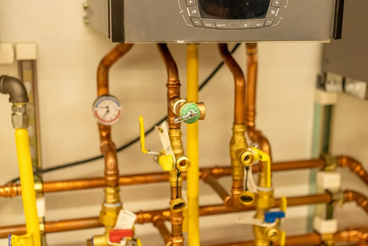 Licensed technician providing Sewer Cleanout for a homeowner in Nanakuli