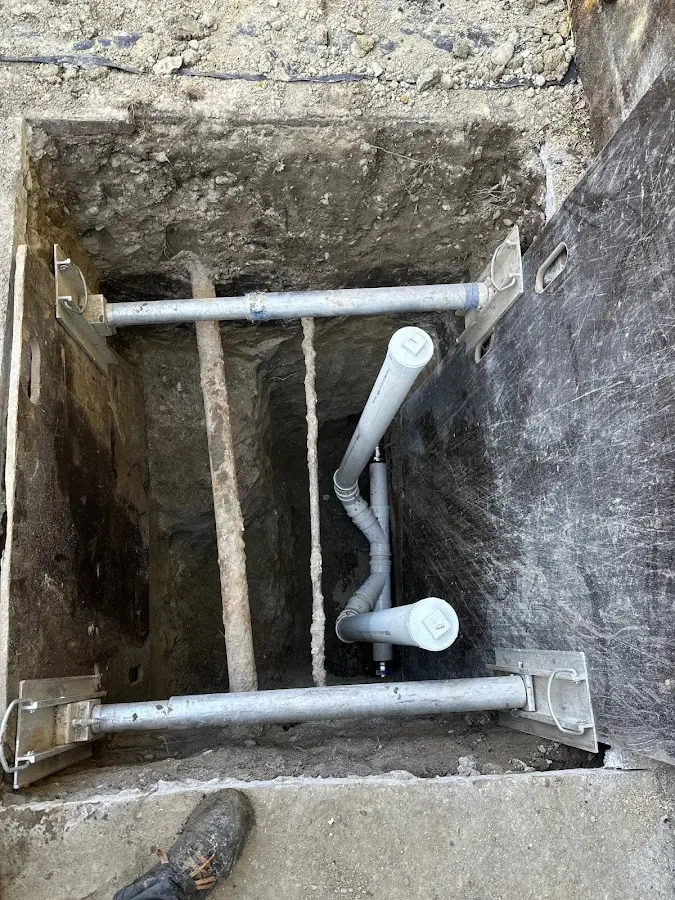 Experienced plumber completing Drain Cleaning work in Nanakuli
